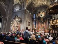 Quelle: Achim Dörr, Walldürn Pilger und Pilgerinnen in der Wallfahrtsbasilika St.Georg Walldürn